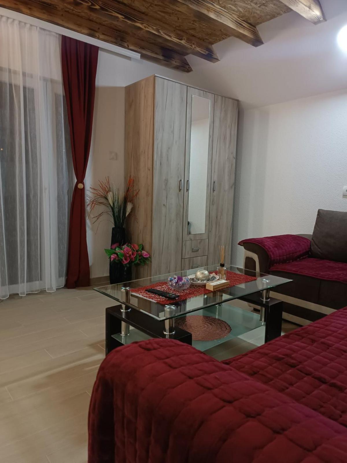 Apartmani Lena Плужине Екстер'єр фото