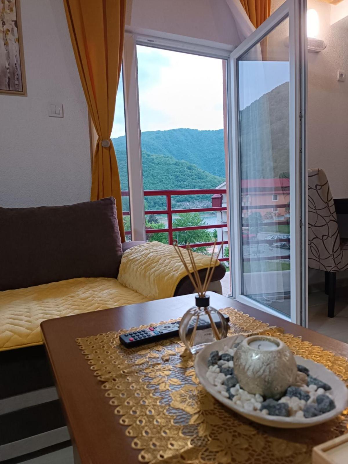 Apartmani Lena Плужине Екстер'єр фото